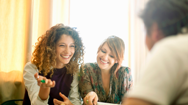 Bạn bè đang vui chơi