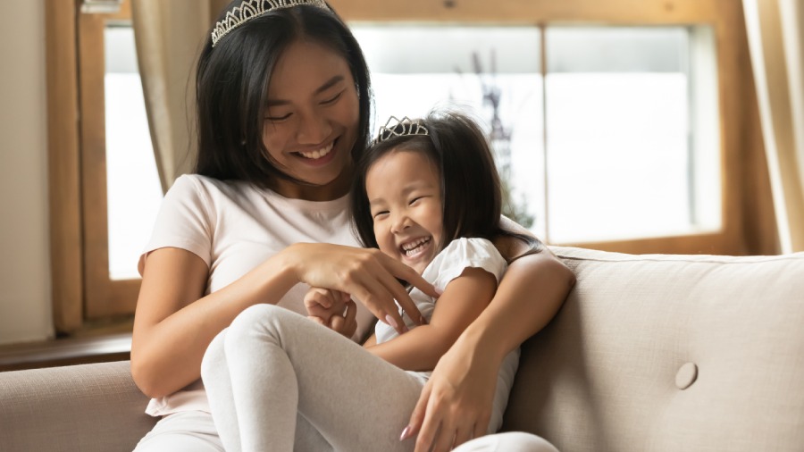 nên làm gì khi trẻ bị ngã lung lay răng sửa - colgate