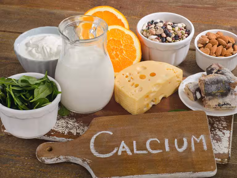 Các thực phẩm giàu canxi như là trứng, sữa, các loại đậu,... rất tốt cho cơ thể và răng.