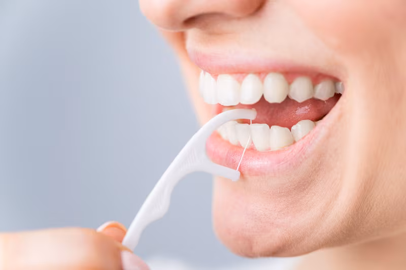 Cách dùng tăm chỉ nha khoa có cán