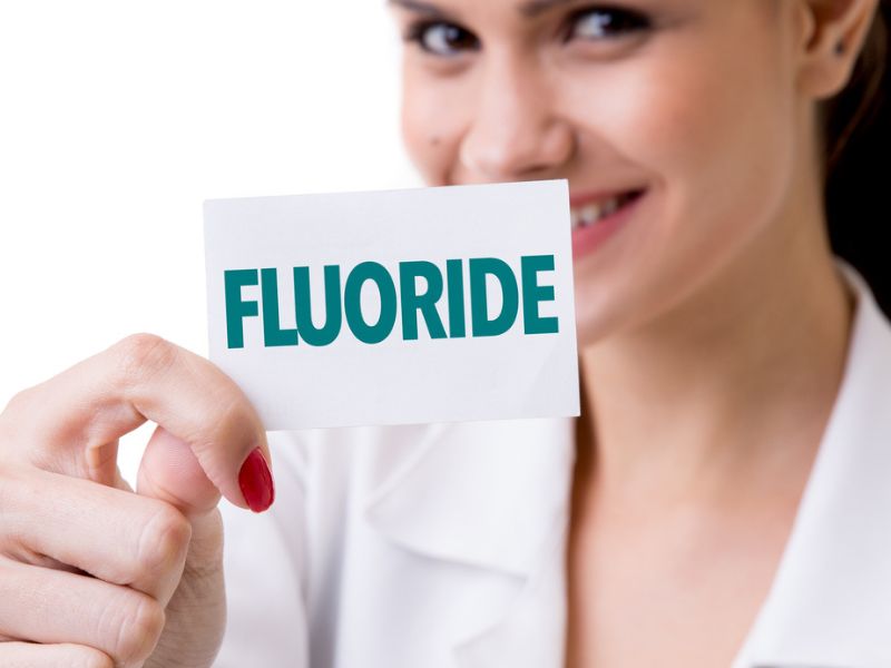 Fluoride là thành phần hàng đầu trong kem đánh răng trị viêm lợi