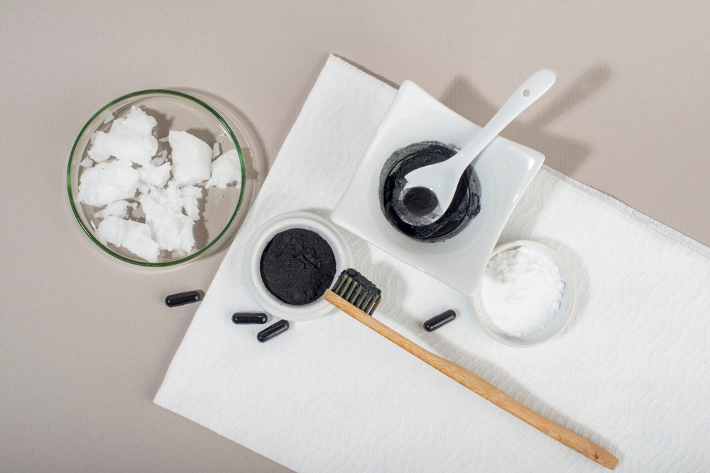 Than hoạt tính giúp tẩy trắng răng hiệu quả